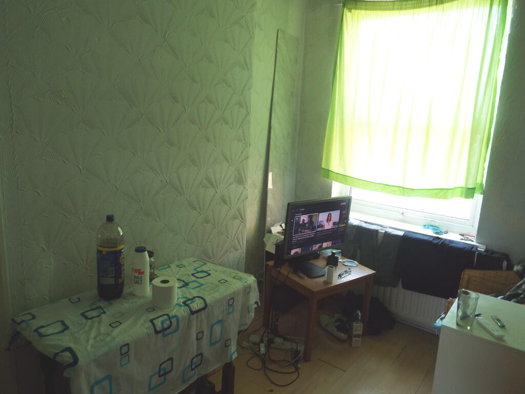 215b Bedroom 2