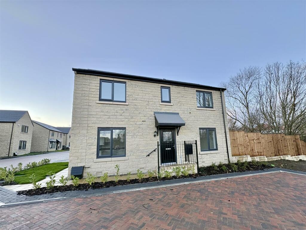 Bramleys Estate Agents - Stonebrooke Gardens - Ell