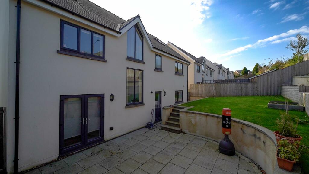 Sequence 01.00_16_38_31.Still007-2.jpg