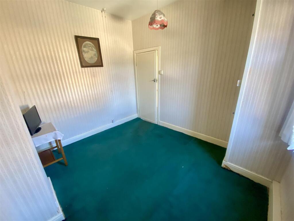 Bramleys Estate Agents - Lee Green - Mirfield (25)