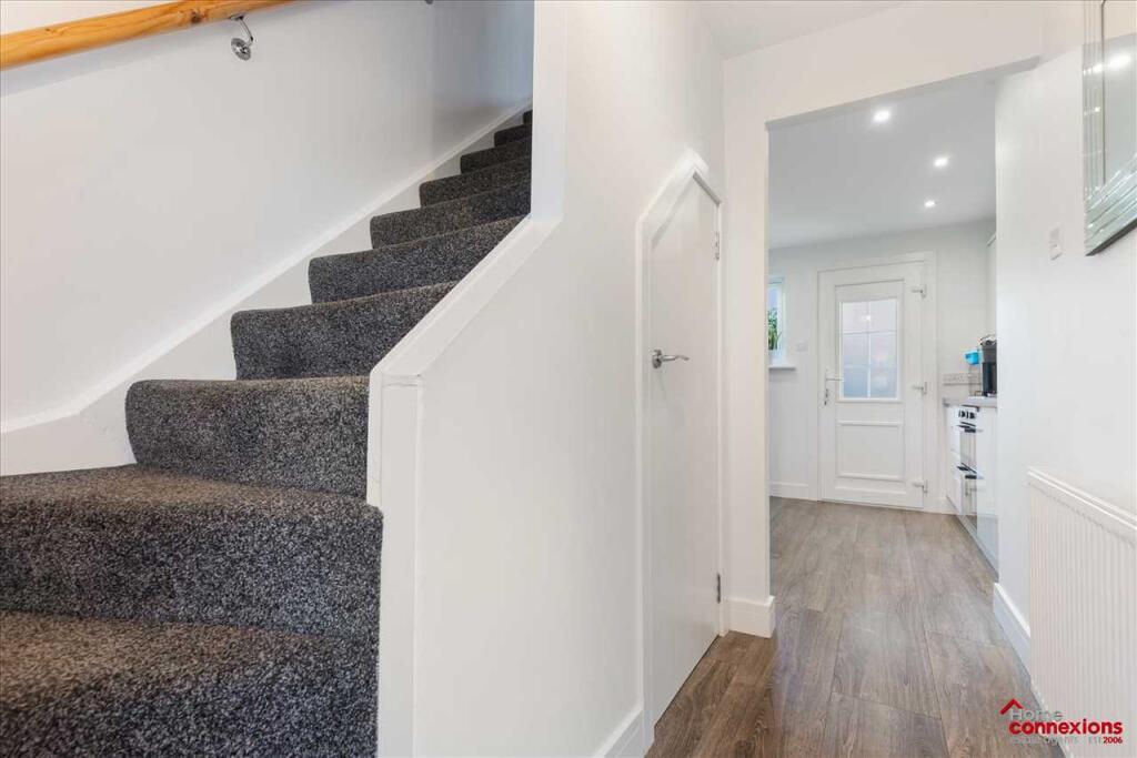 Entrance Hallway (2)