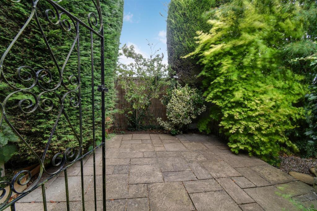 SECRET GARDEN