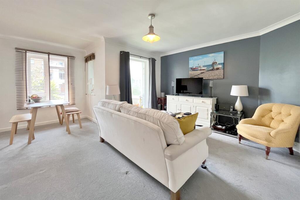 Living/Dining Area