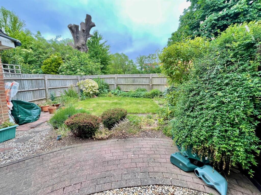2 Oaklands Wood Garden 2.jpg