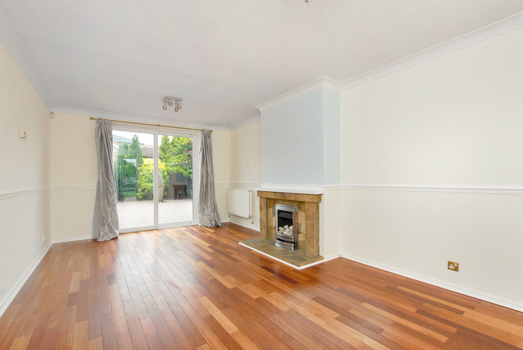 185 ROCHFORD GARD...