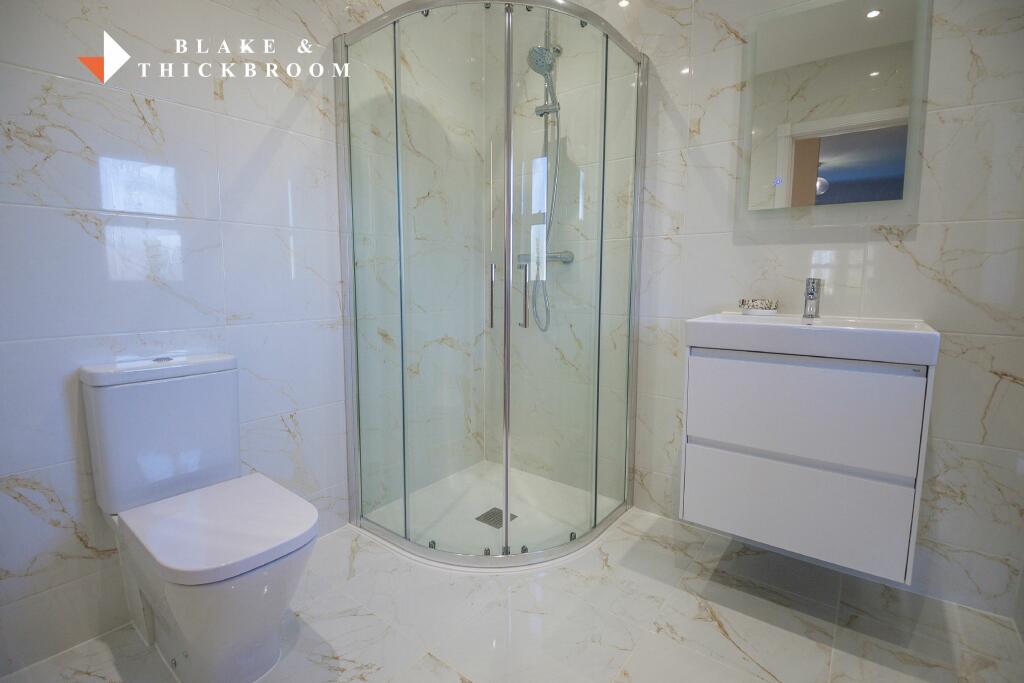 EN SUITE SHOWER ROOM