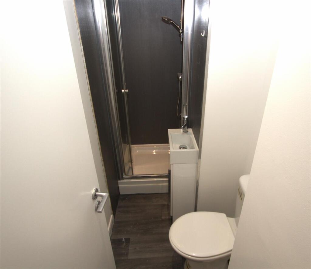 upstairs WC.jpg