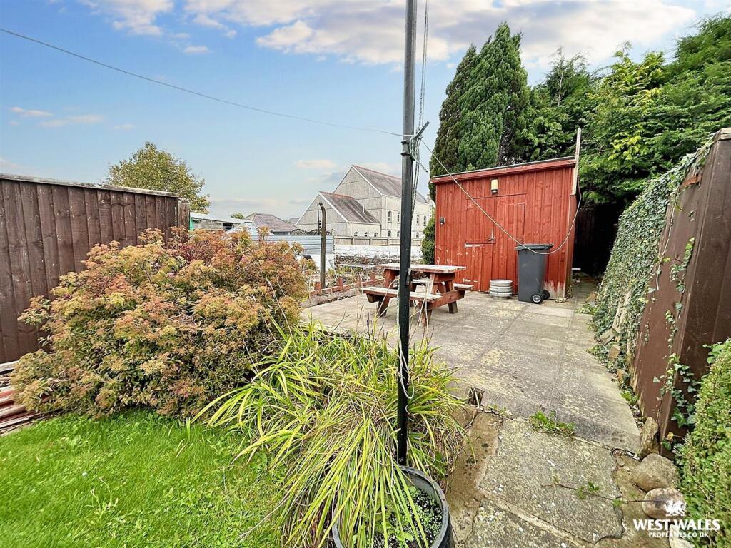 WhatsApp Image 2025-10-06 at 12.22.34.jpg