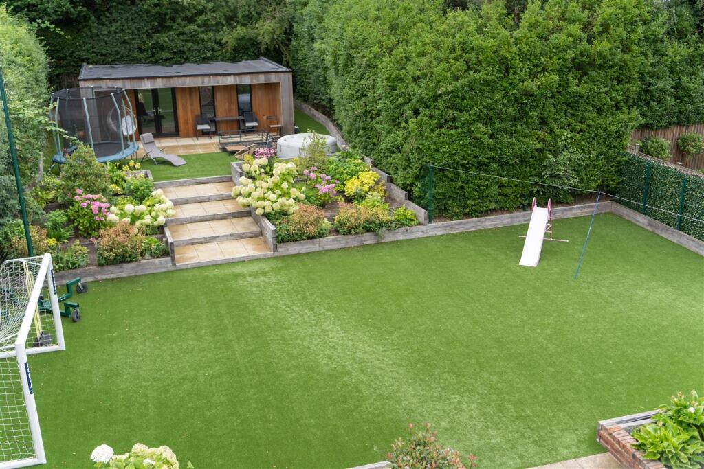 OBI_Will&#39;s House_7R50182_Garden.jpg