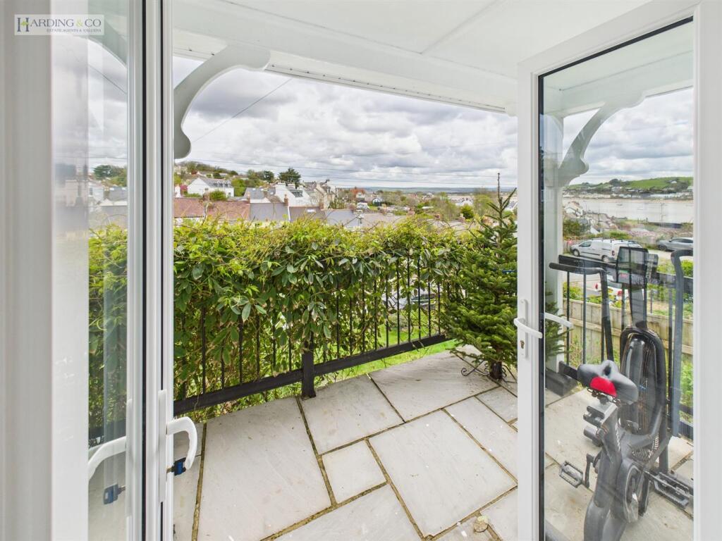 Front terrace ii.jpg