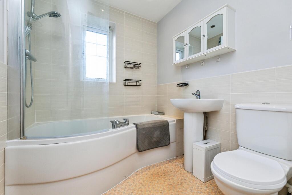 pbox-bathroom-332083.jpg