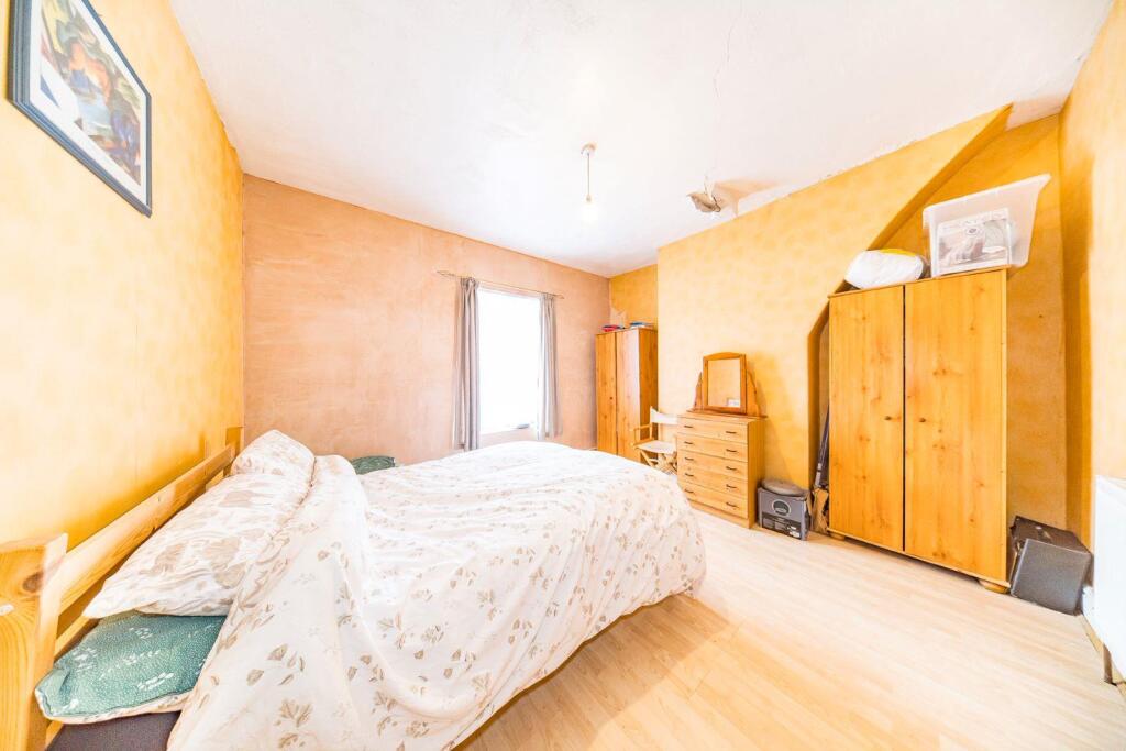 34 Columbia Road bedroom 1.jpg