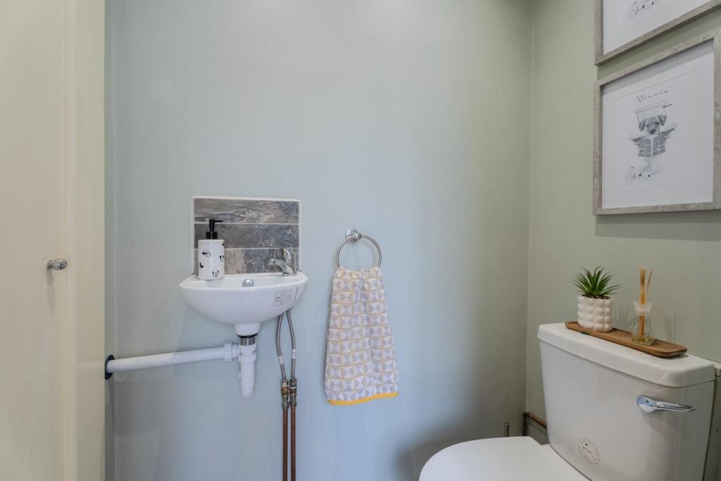 Eaton Crescent-7.jpg