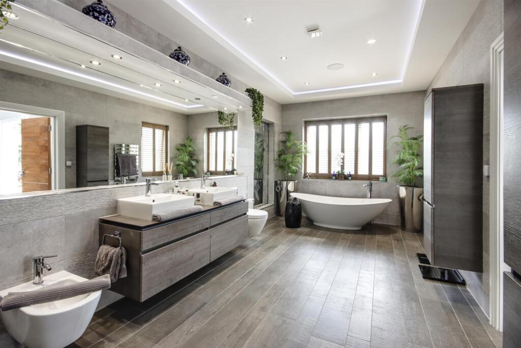 Luxury Ensuite Bath/Shower Room