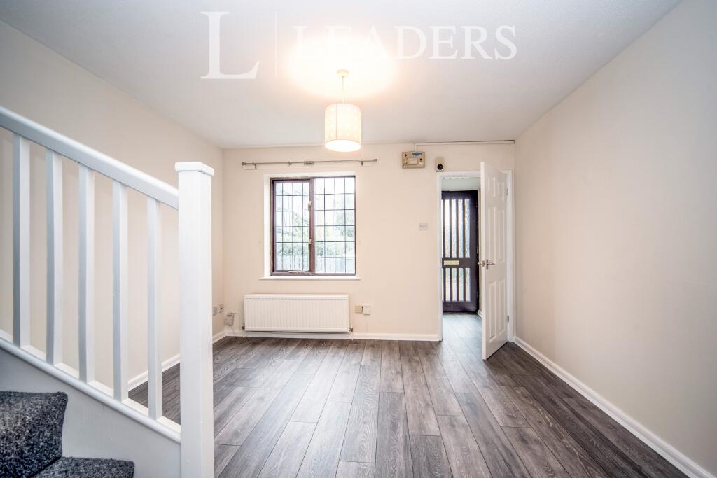 18 Queensbury Close