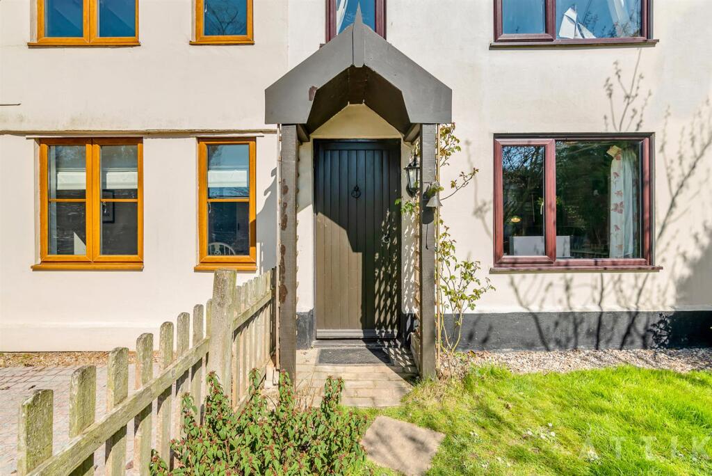 2 Town Farm Cottages IP19 0BE (5).jpg