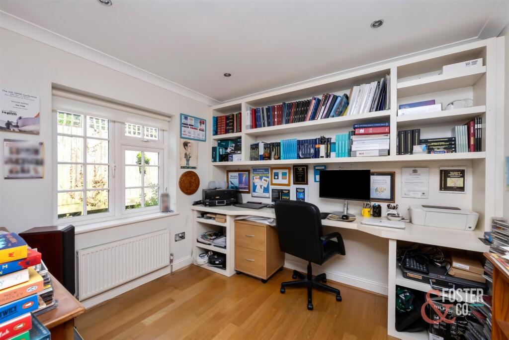 The Droveway, 22A-013.JPG