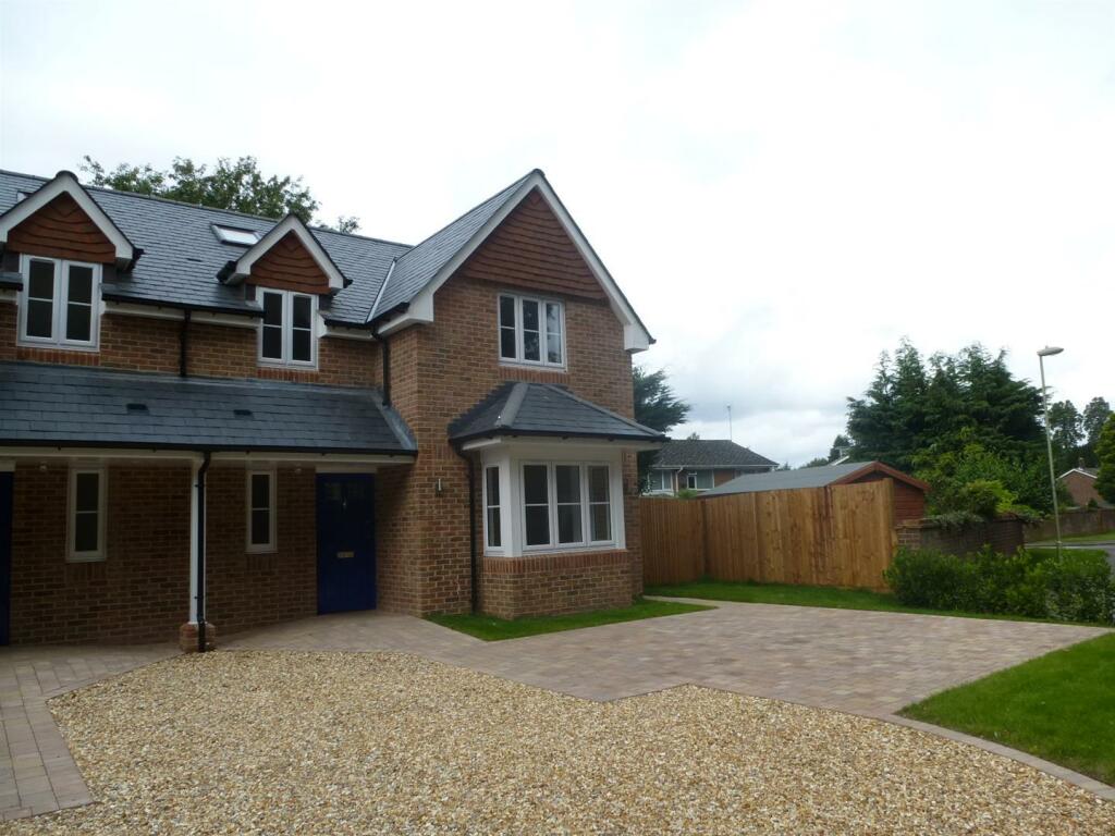 38 Midhurst Road Liphook main pic.JPG