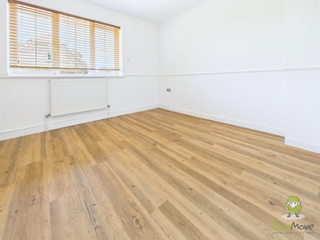 CAM01543G0-PR0147-STILL028