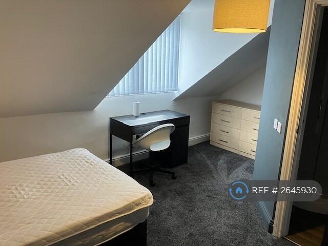 Top Floor En-Suite Bedroom