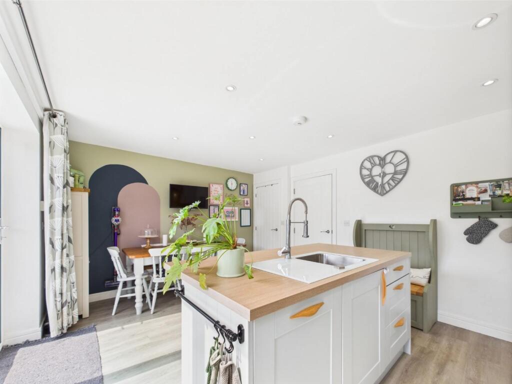 Kitchen/Dining Area