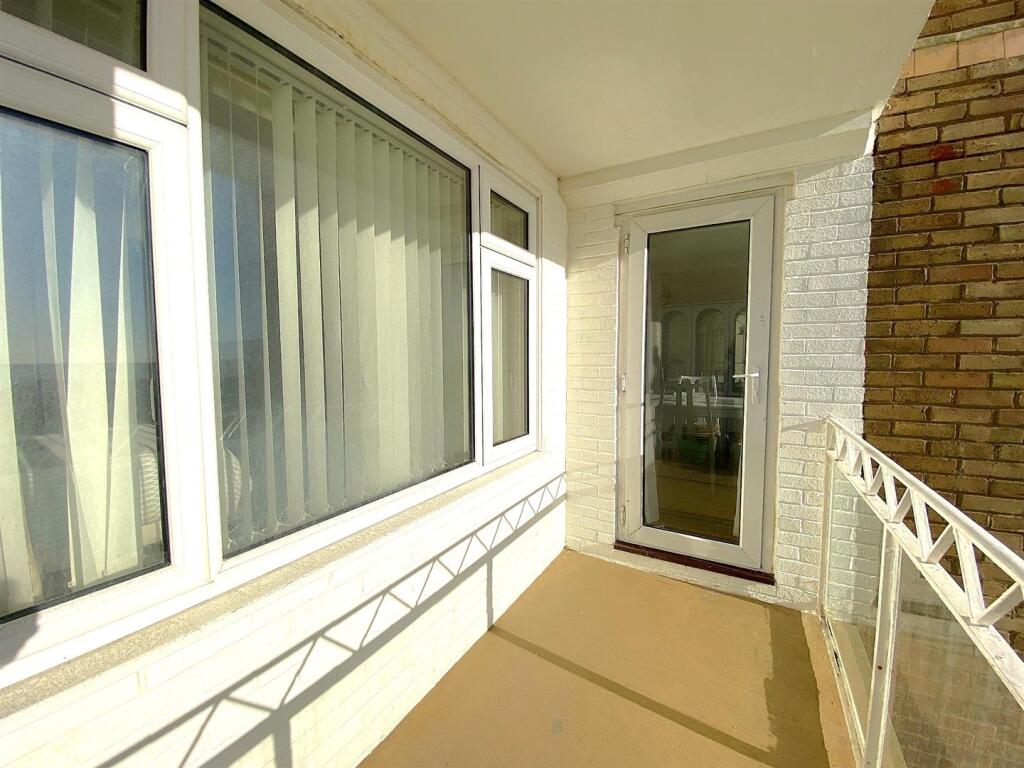 7 Tobago - Balcony1.jpg