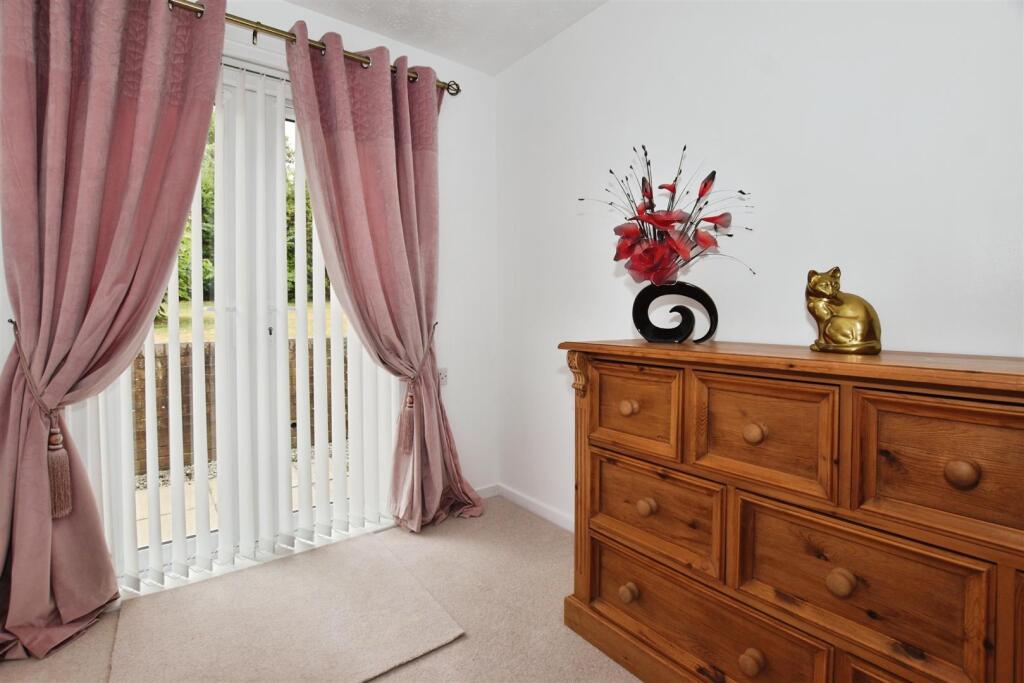 c09efe41-patio 20close.JPG