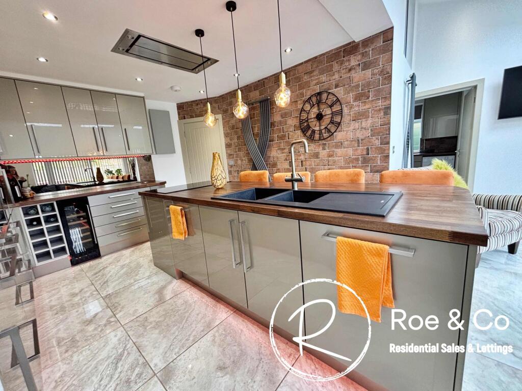 Kitchen/Family room