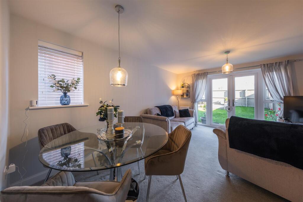 17 Dahlia Crescent-004.jpg