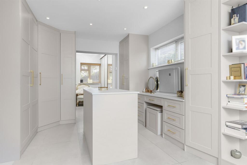 Mayfields, 1 Manor Close