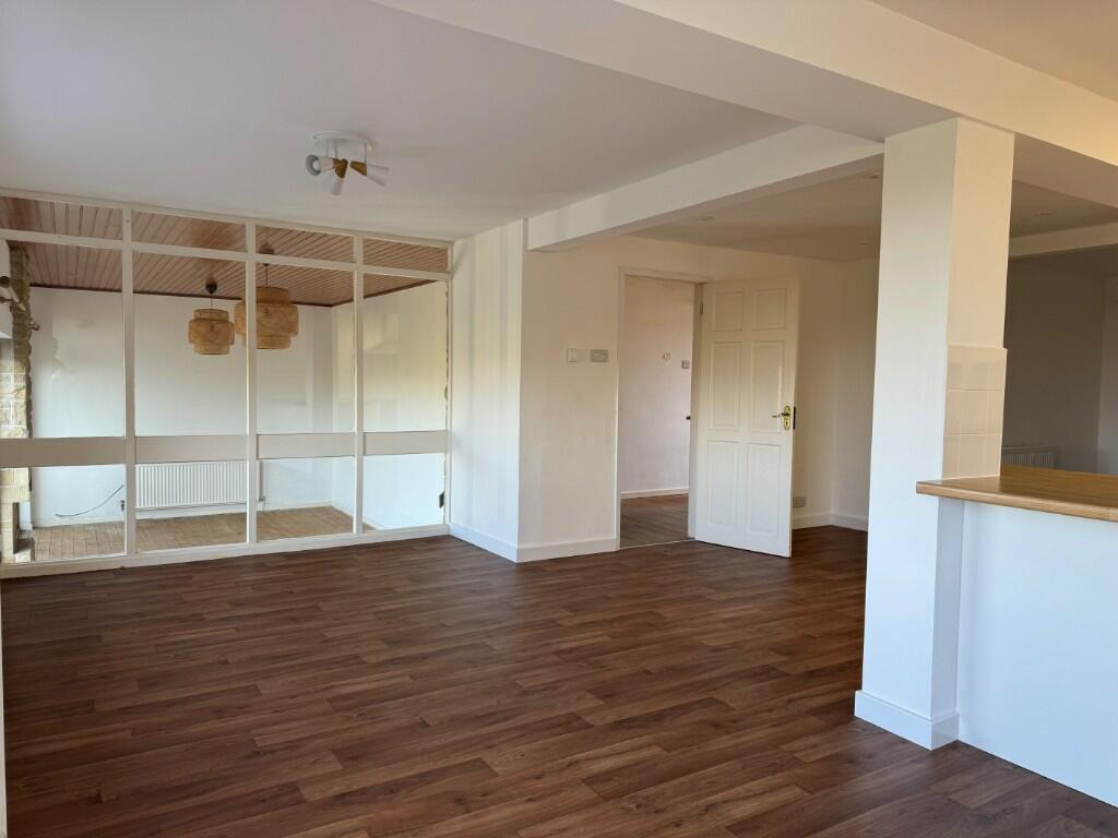 Kitchen dining area