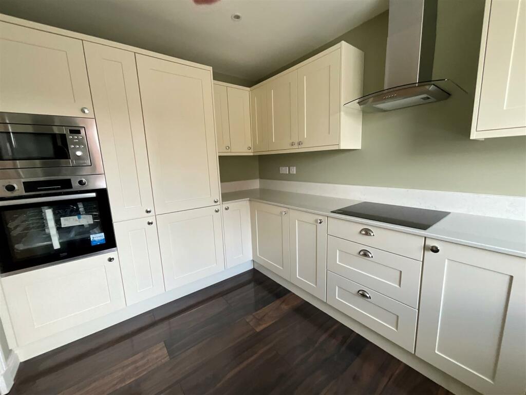 Plot 7 Kitchen 2.jpg