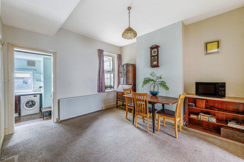 Church Gardens- (...