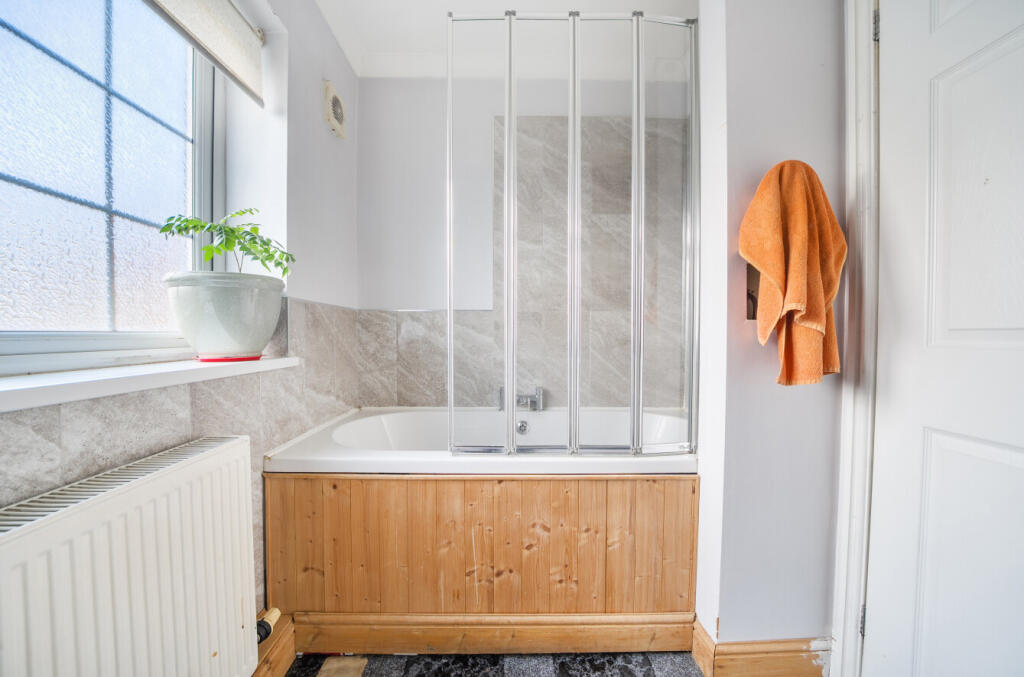 1385807-19-693070...