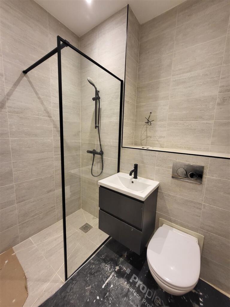 Bathroom 1.jpg
