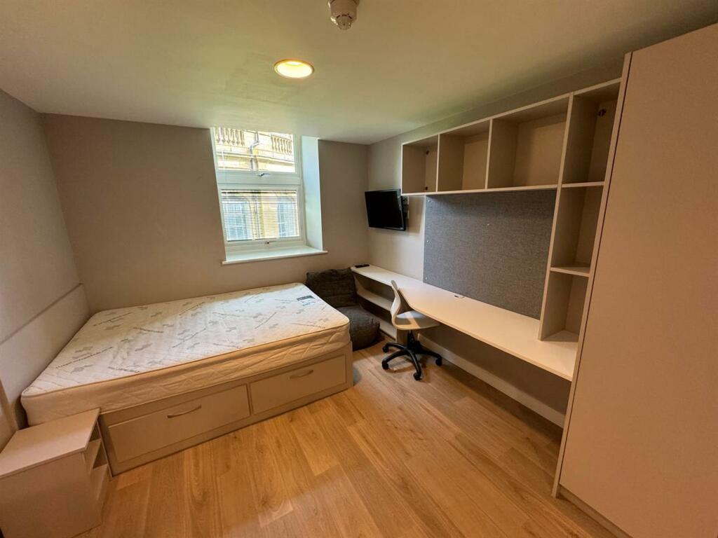 Tyne Bridge first floor standard studio maybe 110 