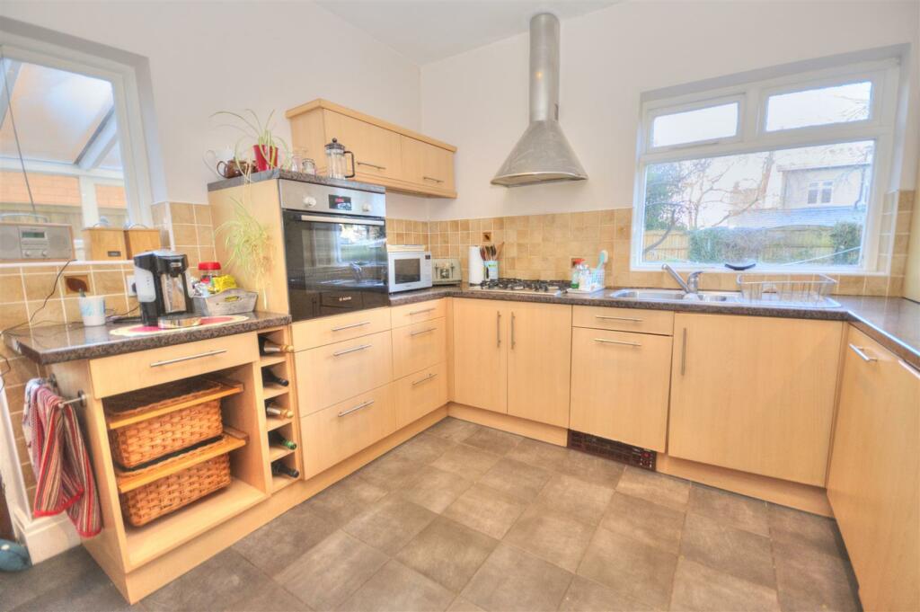 Kitchen 2.jpg