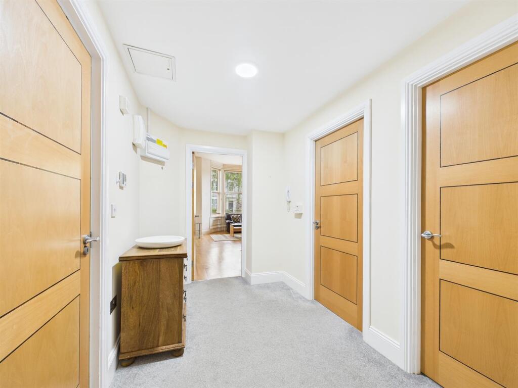 Hallway.jpg