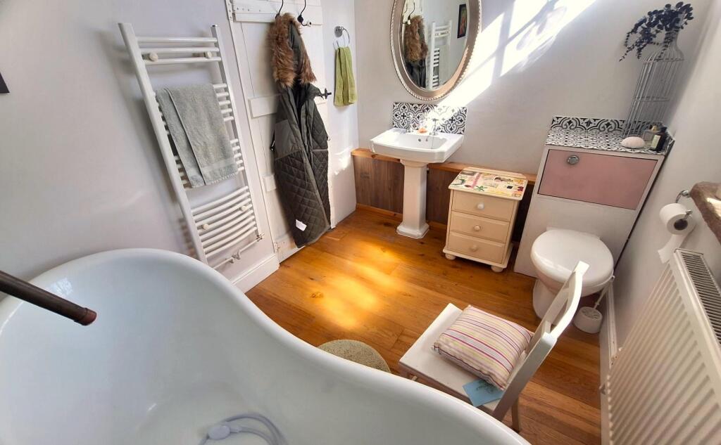 Bath room.jpg