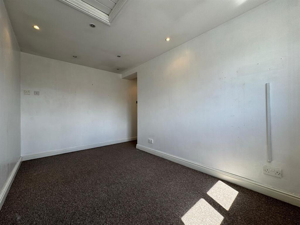 WhatsApp Image 2025-06-02 at 13.51.31 (1).jpeg