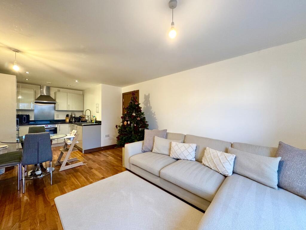 Open plan lounge/Kitchen/dining area