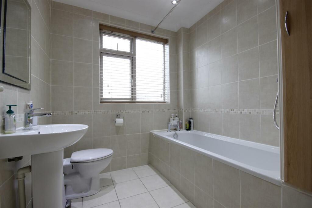 BATHROOM/WC
