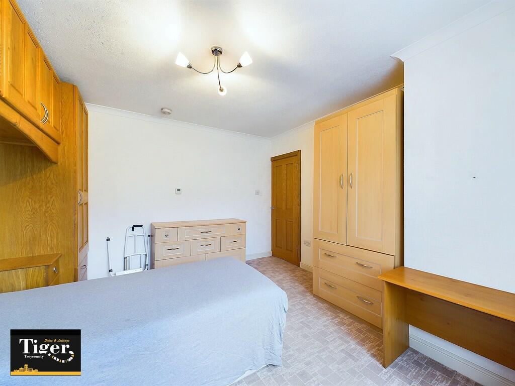 CAM02176G0-PR0420...