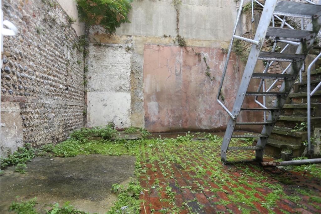 LGF 37 Regency Square (4).JPG