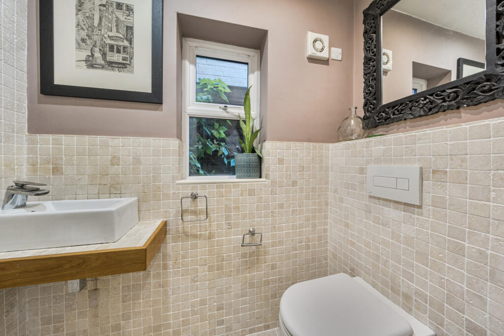 Cloakroom/Wc