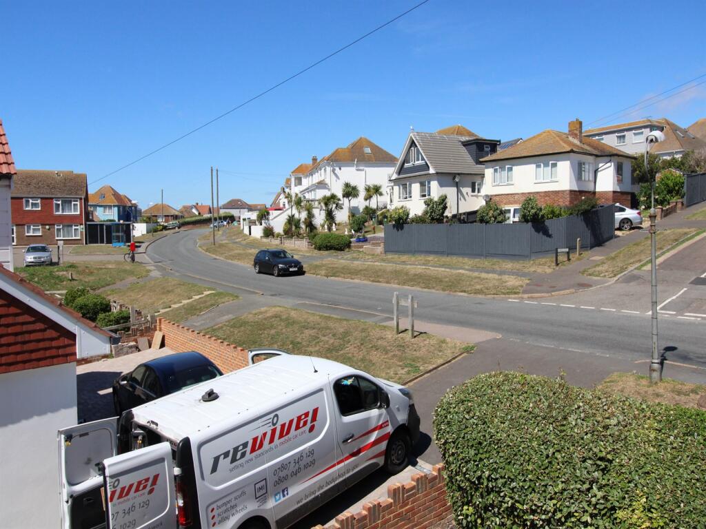 Views&#43;from&#43;the&#43;loung