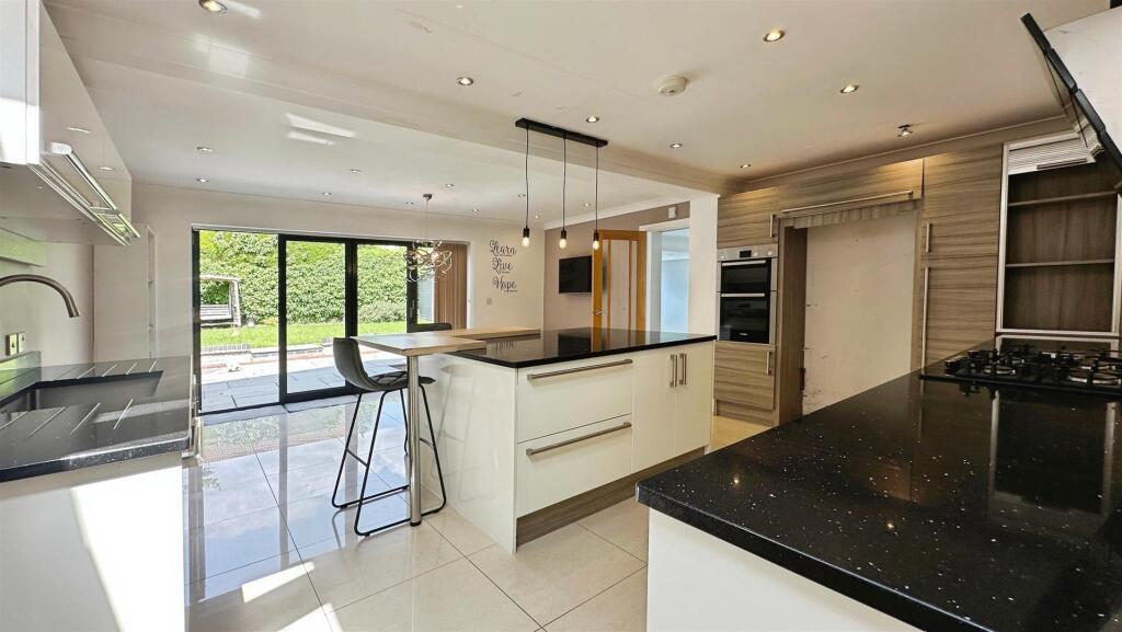 db98312b--4F99-A767-0BD6D7E366FE-66192-00001564FC1