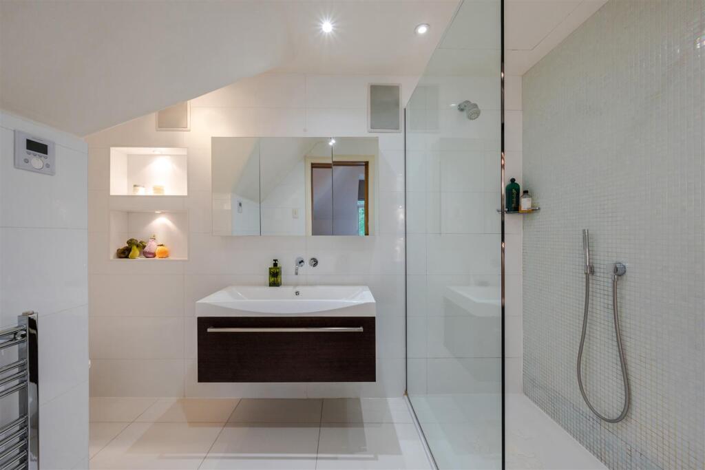 BATHROOM1 (3).jpg