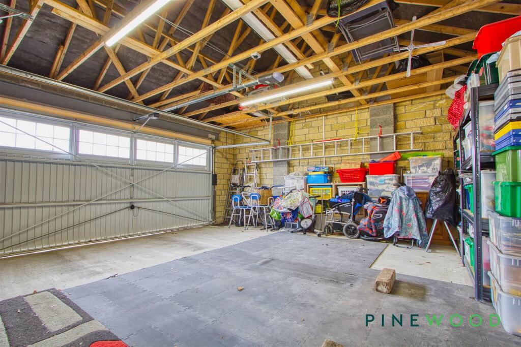 GARAGE (INTERIOR)