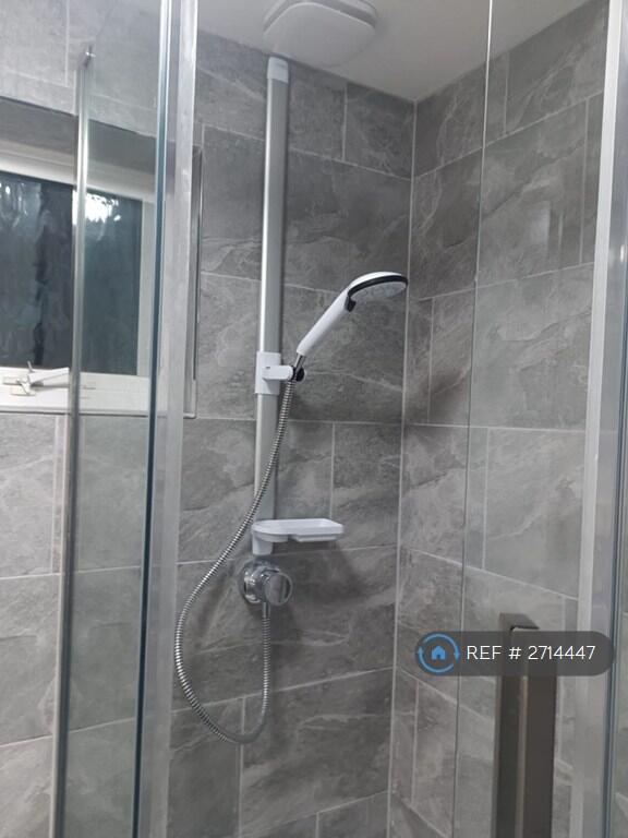 Quadrant Shower With Extractor Fan